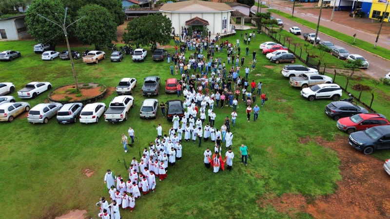 Noticia fieis-participam-de-procissao-de-domingo-de-ramos-em-juruena